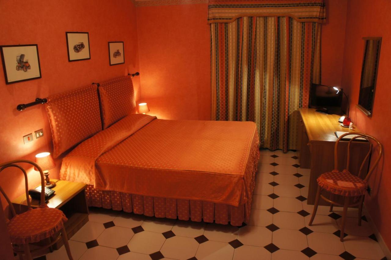 Park Hotel Villa Salzea Trofarello Eksteriør billede